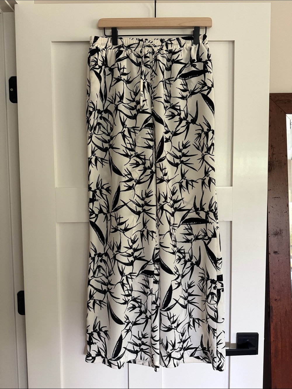 Philosophy Women's Black & White Floral Wide-Leg Pants - Size M